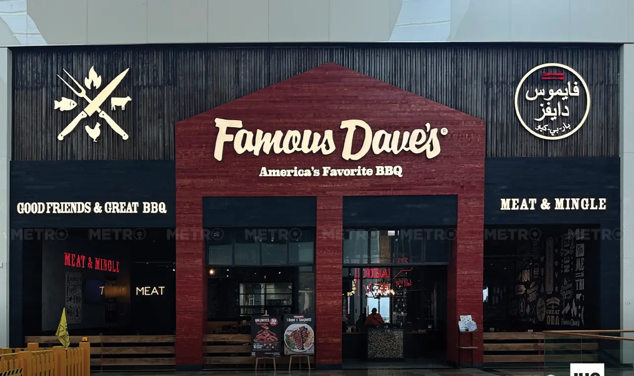 FAMOUS DAVE’S BAR-B-QUE